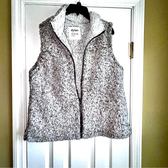 dylan Jackets & Blazers - Dylan Gray Sherpa Vest for Layering Size large